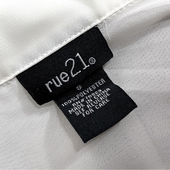 Cute sheer white button up blouse size small - Picture 6 of 6